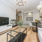 Glow Apartments, Bastion Walowa Stare 公寓