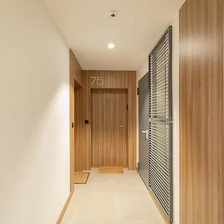 Glow Apartments, Bastion Walowa Stare *